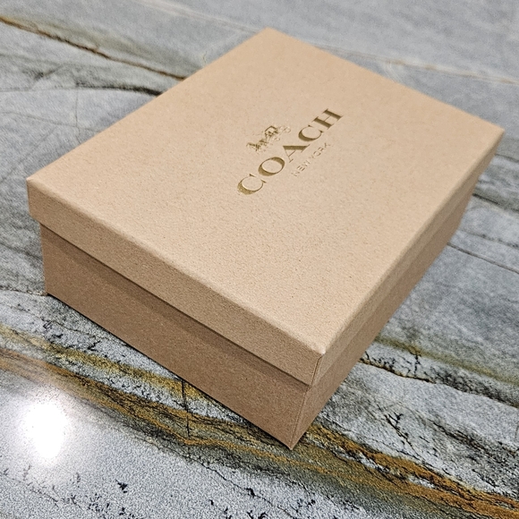 Coach Signature Zip Wallet Patch Detail + Hair Ties Gift Set - Picture 14 of 14